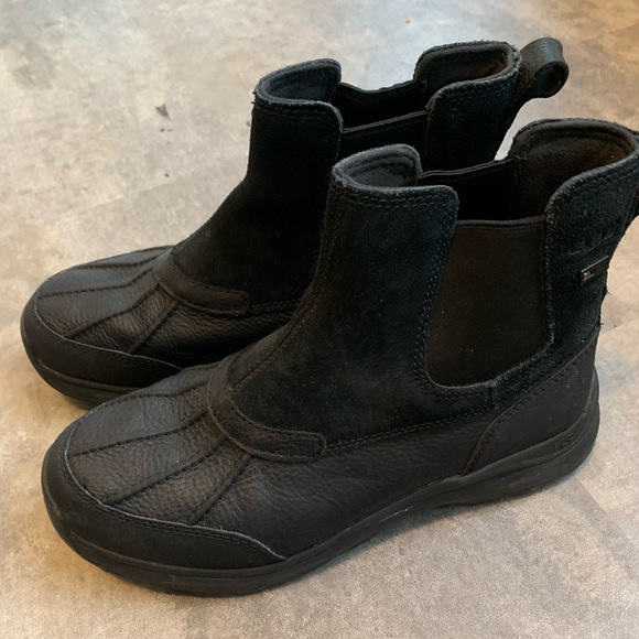 Ugg Adirondack Chelsea Boots - Picture 3 of 7